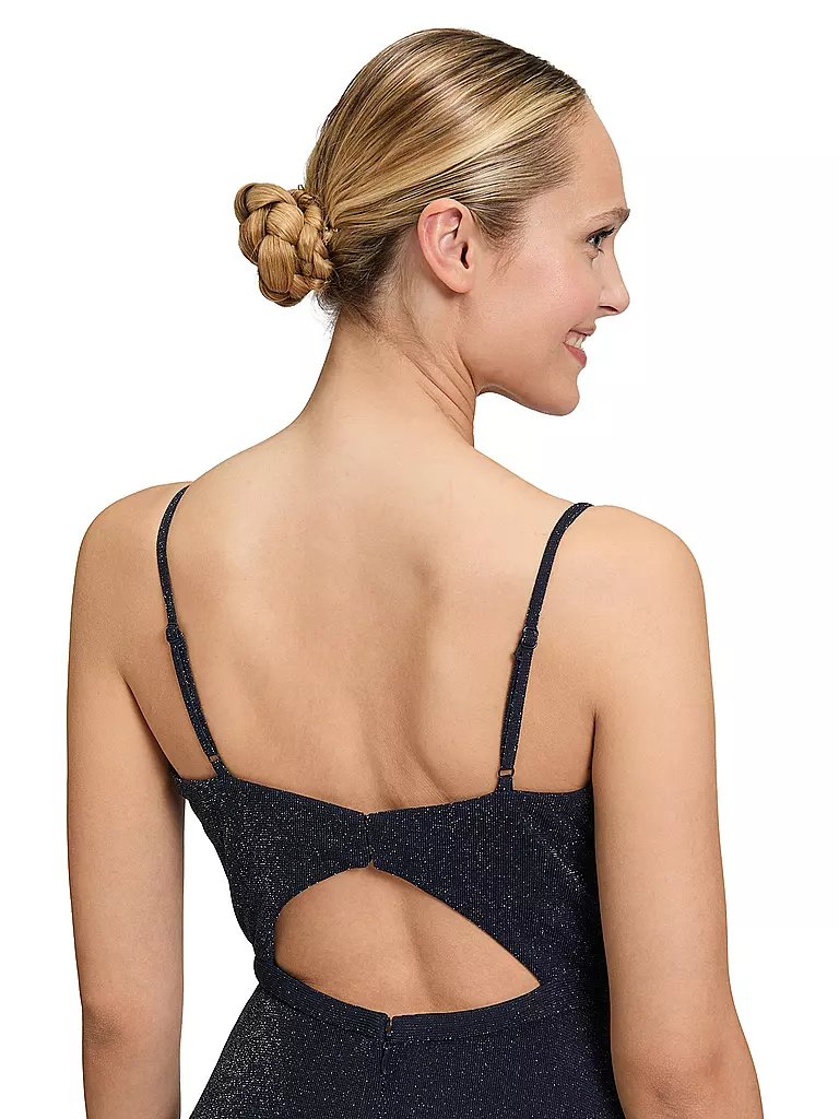 VERA MONT | Robe de soirée
VERA MONT
dunkelblau
Mode,Damen

Longueur des manches: Bretelles spaghetti
Encolure: Col en V
Matière: Polyester / Polyamide,Stretch
Motif: Uni
Coupe (vêtement d'extérieur): Slim
Style & Occasion: Occasion
Détails: Ruché,Fentes latér | 