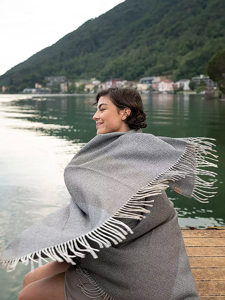 WEICH COUTURE ALPACA | Couverture en fibres nobles BORREA 130x180cm Gris foncé |