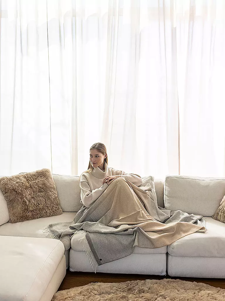 WEICH COUTURE ALPACA | Edelhaardecke MERIMA 130x180cm Gery/Ochre | Gris clair