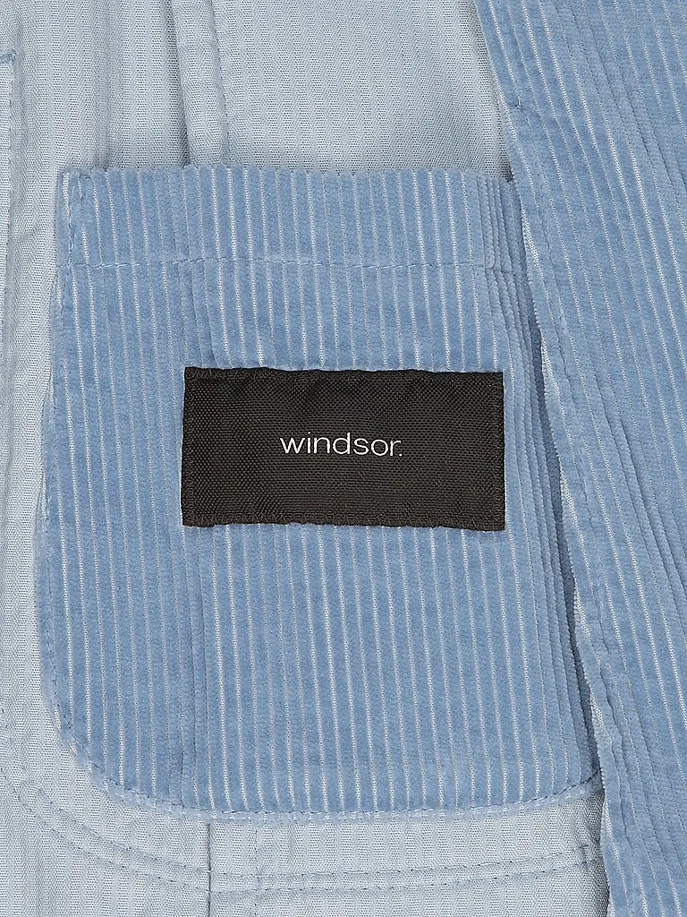 WINDSOR | Nom du produit : Sakko GIRO-W
Marque : WINDSOR
Couleur : bleu clair
Catégories : Mode, Homme

Longueur des manches : Manches longues
Matière : Velours côtelé, Coton
Type de col : Col à revers
Motif : Uni
Coupe (vêtements d’extérieur) : S | Bleu clair
