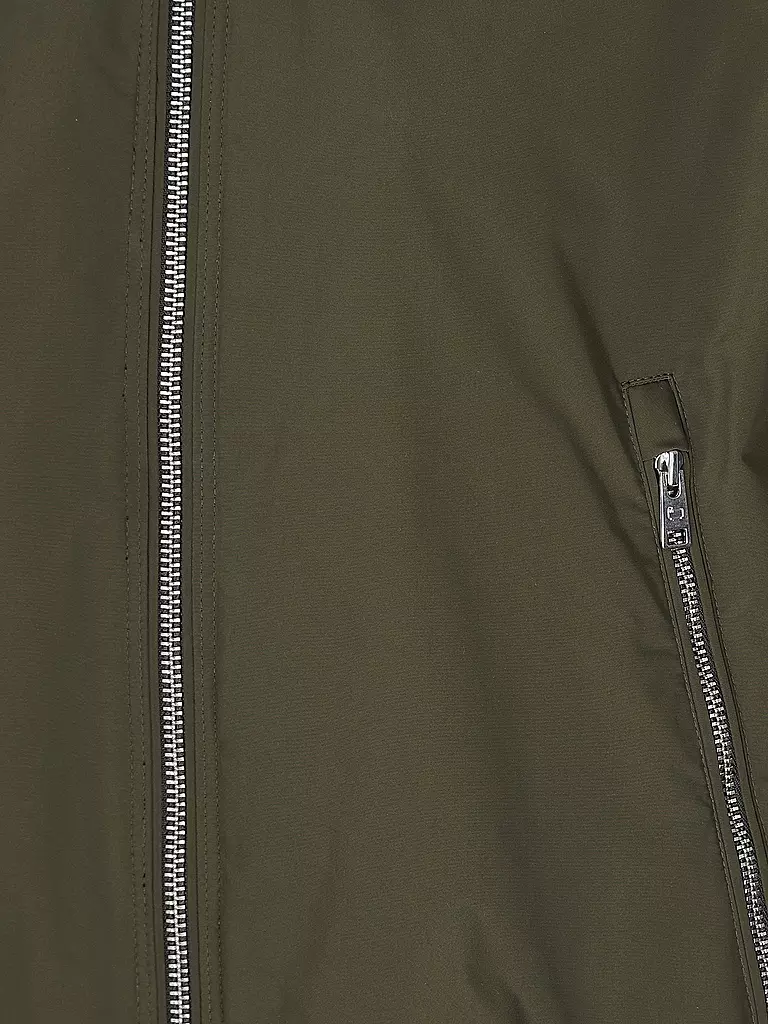 WOOLRICH | Blouson
Marque : WOOLRICH
Couleur : olive
Catégories : Mode,Femme

Longueur des manches : Manches longues
Matière : Polyester / Polyamide
Forme du col : Col montant
Motif : Uni
Coupe (vêtements d'extérieur) : Ample
Style : Pure,Tendance
Détails : Poc | 