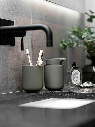 ZONE DENMARK | Distributeur de savon UME 8,3x12,8cm Olive Green